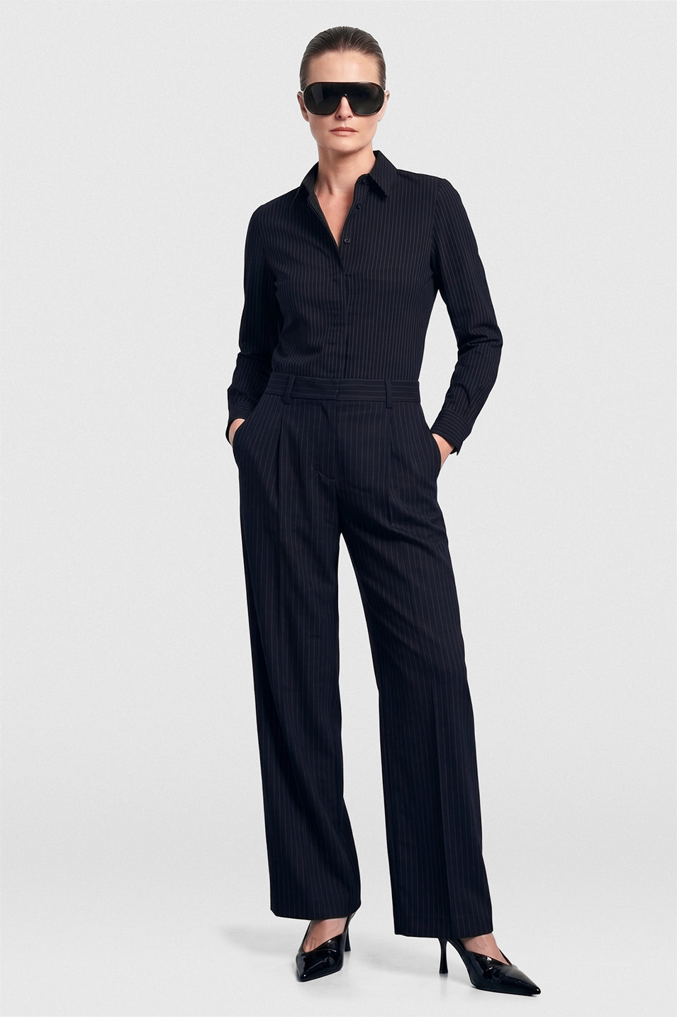 Pantalón Victoria, azul marino con rayas delgadas