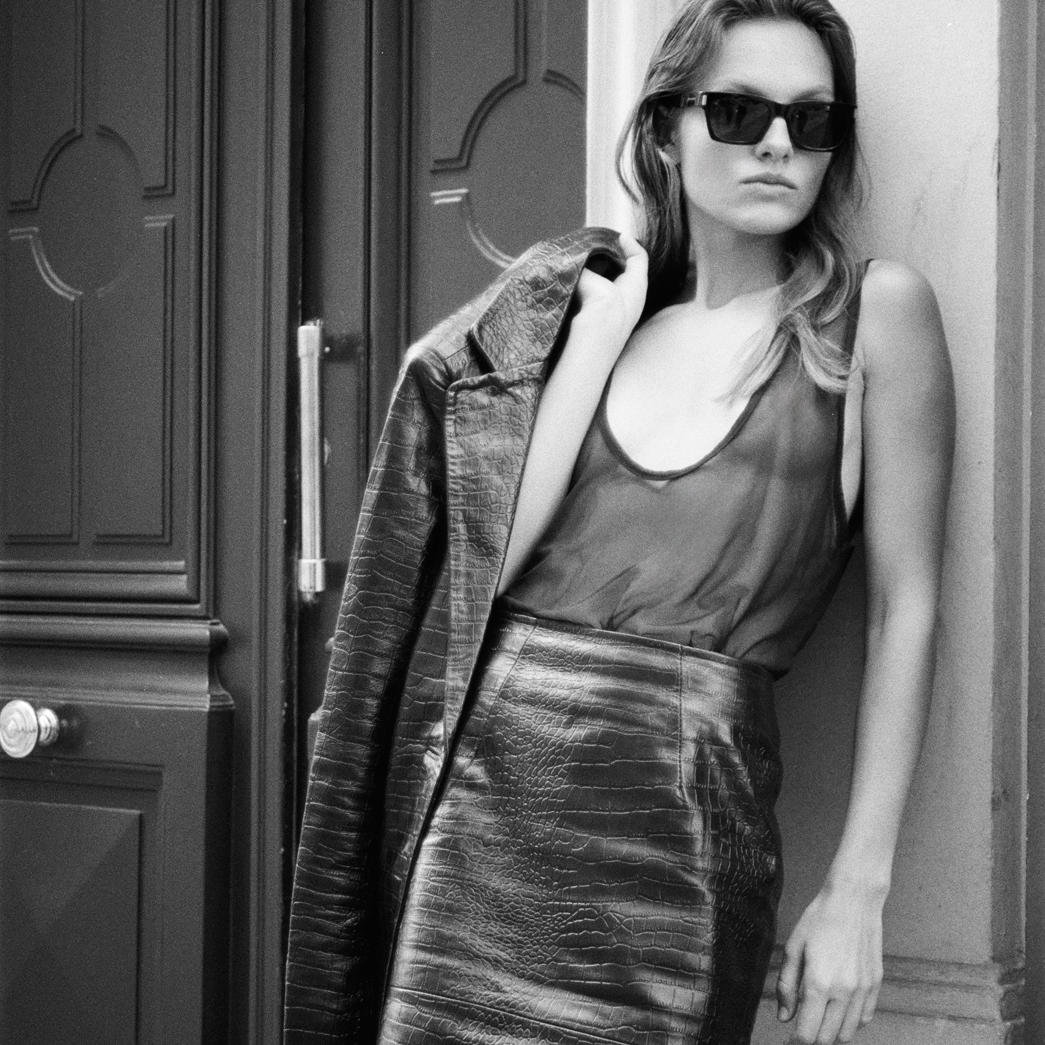 BLACK ALIZE SHEER RELAX TOP