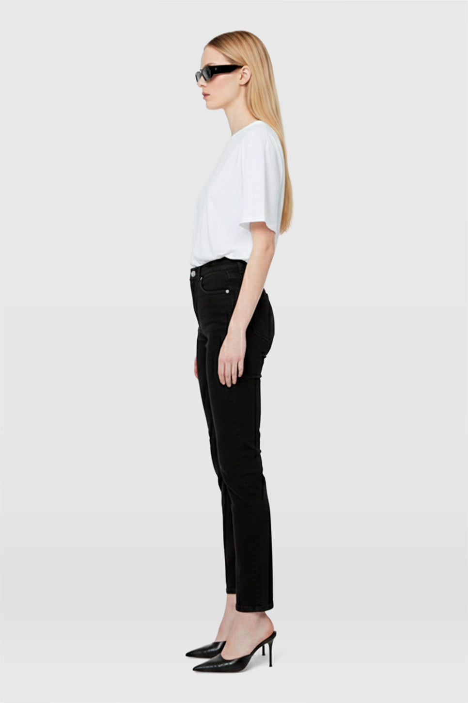 JEANS SLIM SARA NEGRO