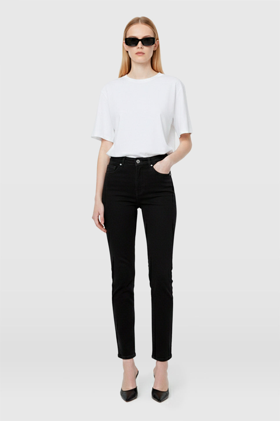 JEANS SLIM SARA NEGRO