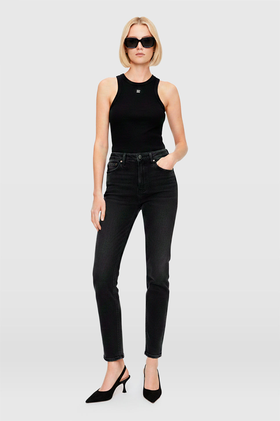BLACK SARA T-SHIRT