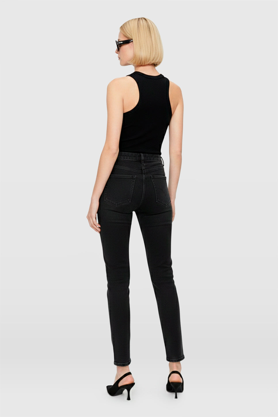 BLACK SARA T-SHIRT