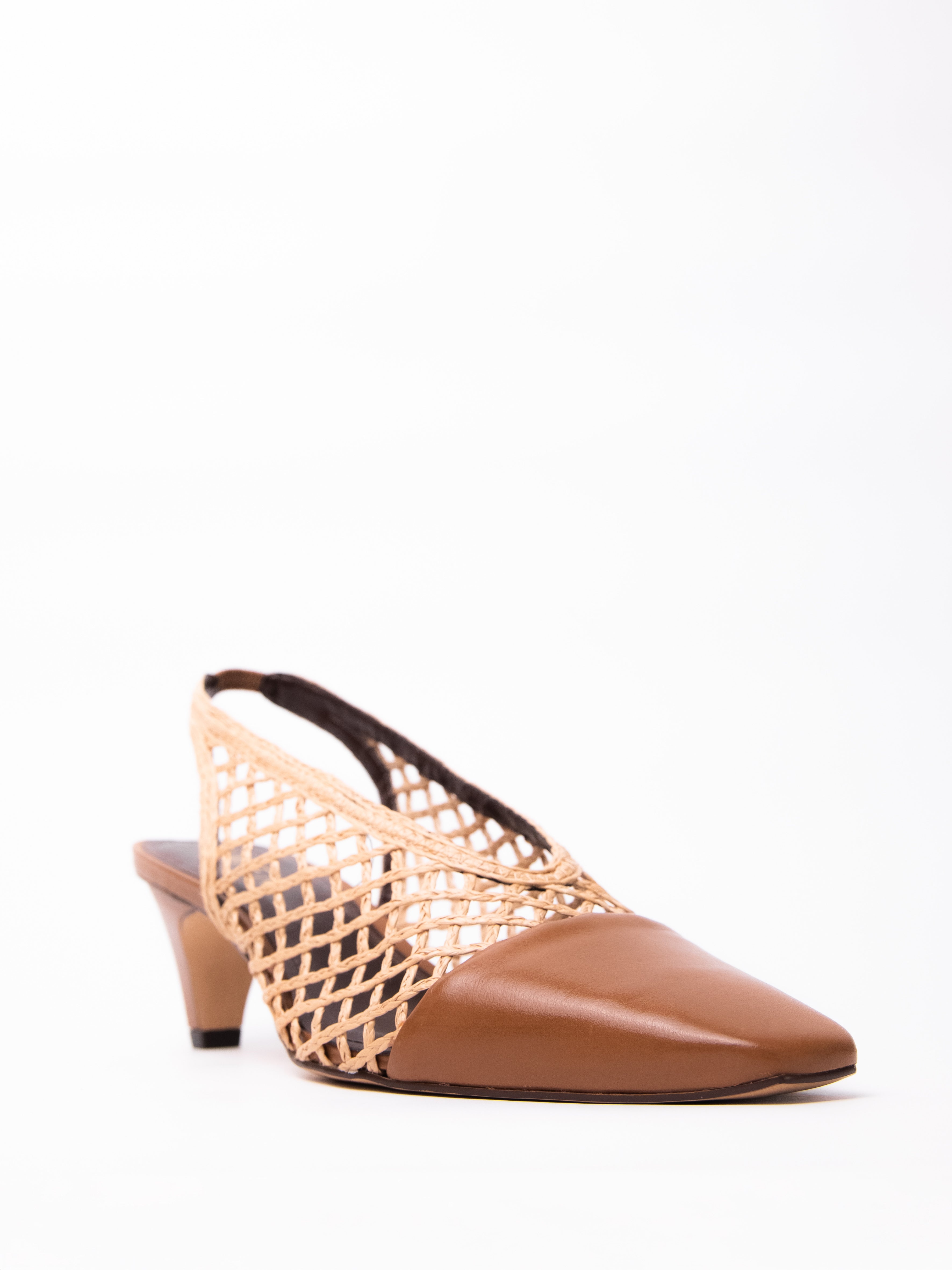 Zapato Agathe Cuero Trenzado Caramelo